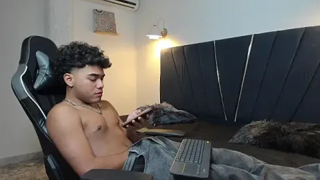Enzo_love18 webcam stripchat model stream image