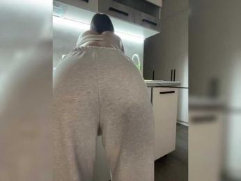 v_-_-_v webcam model stream image