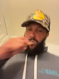 HungStr8Lightskin webcam model stream image
