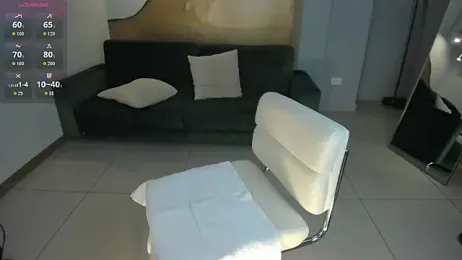 NiaHolland webcam model stream image