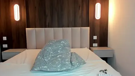 Saradiamond1 webcam model stream image