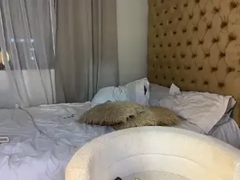 LUUVRRI_21 webcam model stream image