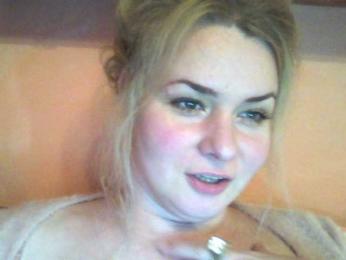 HollyLaPretty webcam model stream image