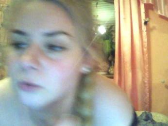 HollyLaPretty webcam model stream image