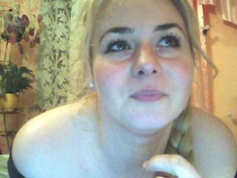 HollyLaPretty webcam model stream image