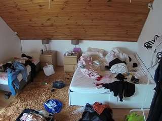 voyeurcam-julmodels-whitebed-2 webcam model stream image