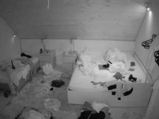 voyeurcam-julmodels-whitebed-2 webcam model stream image