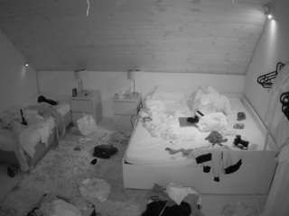 voyeurcam-julmodels-whitebed-2 webcam model stream image