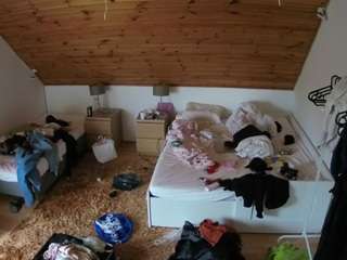 voyeurcam-julmodels-whitebed-2 webcam model stream image