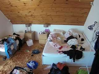 voyeurcam-julmodels-whitebed-2 webcam model stream image