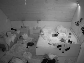 voyeurcam-julmodels-whitebed-2 webcam model stream image