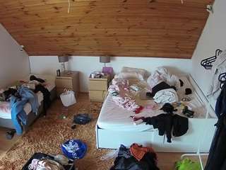 voyeurcam-julmodels-whitebed-2 webcam model stream image