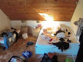 voyeurcam-julmodels-whitebed-2 webcam model stream image