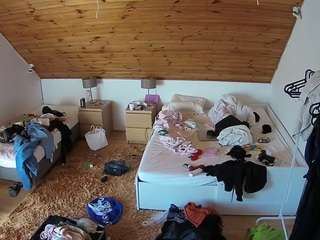voyeurcam-julmodels-whitebed-2 webcam model stream image