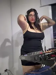 horny_roomiess webcam model stream image