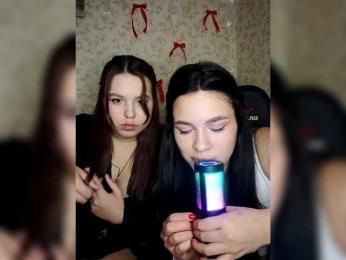 Alica-and-Angelina webcam model stream image