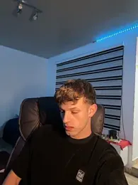 noah_red webcam model stream image
