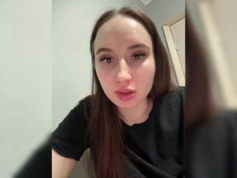 KiraSweet webcam model stream image