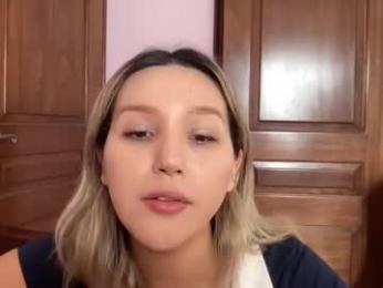 lunacatss webcam model stream image