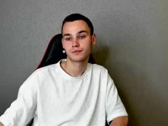 robert10211 webcam model stream image