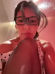 Ninazhang webcam model stream image