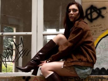 AmyAlice webcam model stream image