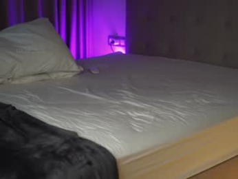 gold_blond webcam model stream image