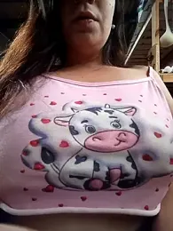 Sexy2ua webcam model stream image