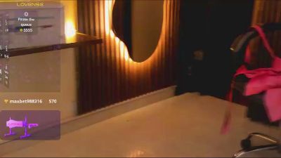 VaneLips webcam model stream image