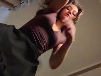 MonaBucek webcam model stream image