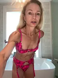 CindyOcean webcam model stream image