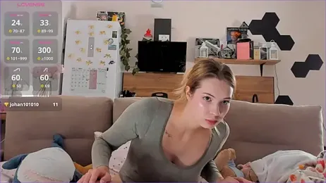 Girl_alone_home webcam model stream image