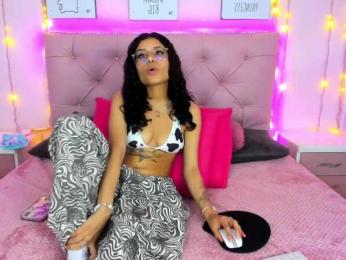 IssaaTy webcam model stream image