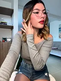 Your_Honeey webcam model stream image