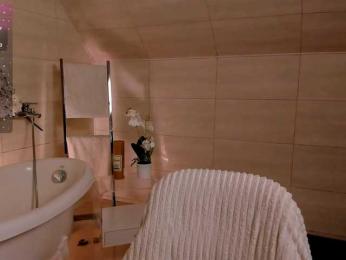 Nucecubi webcam model stream image