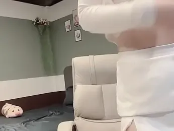 Eva-Public webcam model stream image