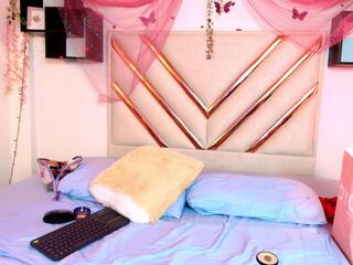 Zara Rousse webcam model stream image