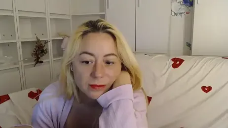 _karolynesyera_ webcam model stream image