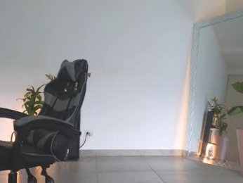 russell_adams_ webcam model stream image