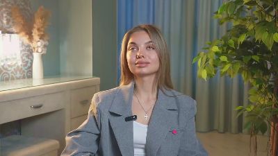 AlyshaHussian webcam model stream image