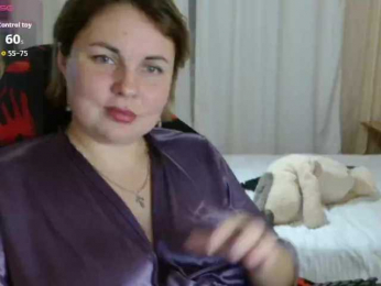 individual-and-purewhite webcam model stream image