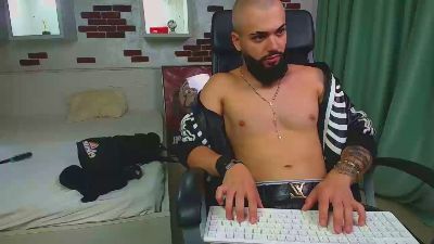 OscarWills webcam cam4 model stream image