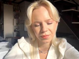 Zada Pomainville webcam model stream image