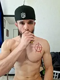 Paidbat webcam model stream image
