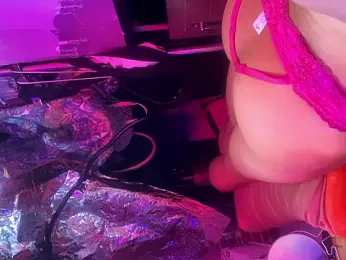 gurlnips webcam model stream image