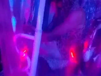 gurlnips webcam model stream image