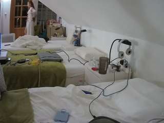 voyeurcam-julmodels-bed-3 webcam model stream image