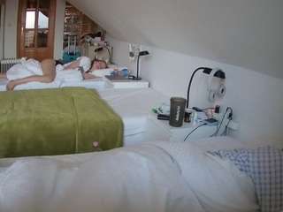 voyeurcam-julmodels-bed-3 webcam model stream image