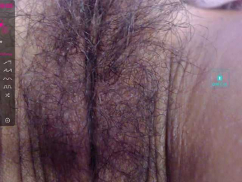 Karoleva_milf webcam model stream image