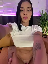 LunahMiller webcam model stream image